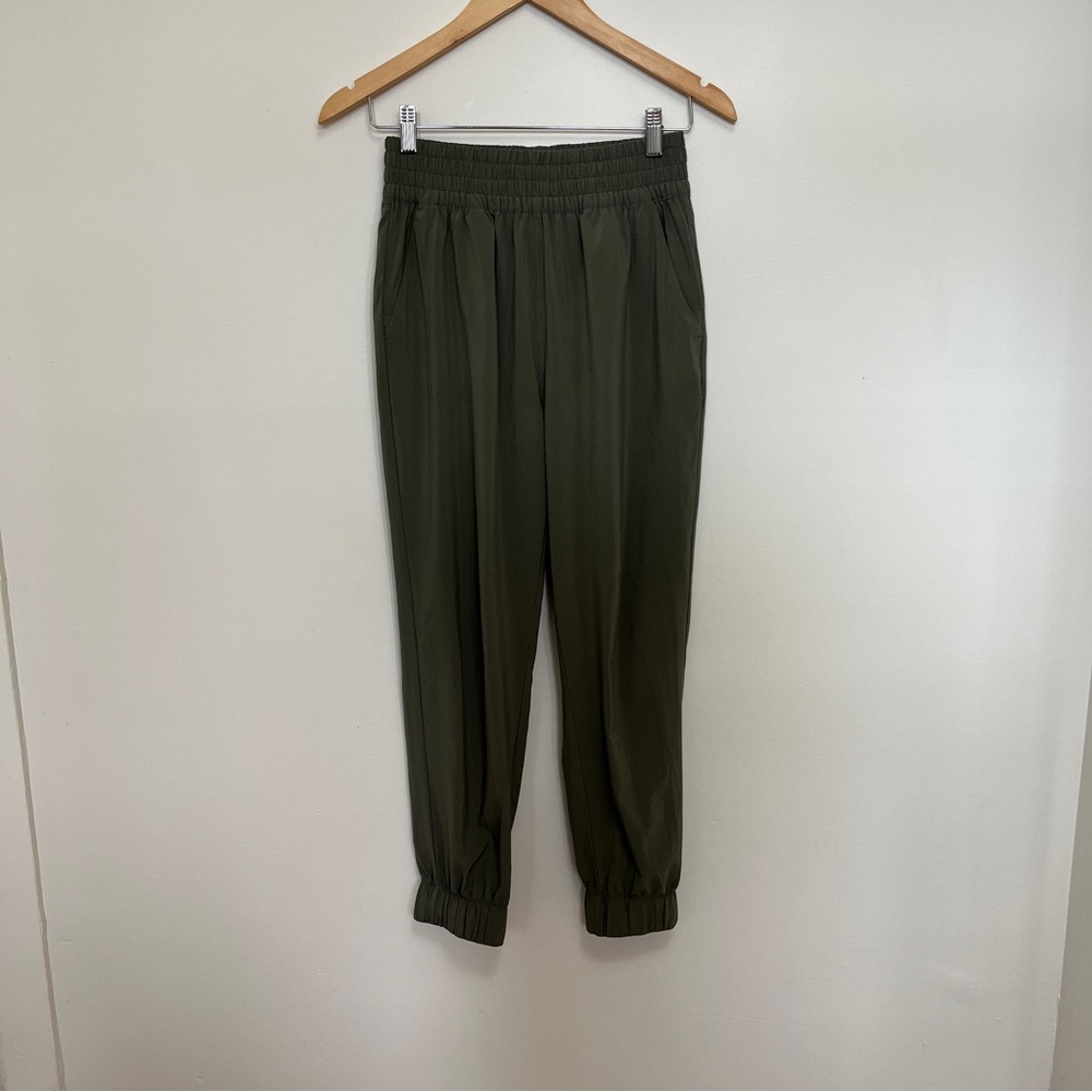 Vuori Villa Jogger Army Green Women's Sz Small Athleisure Lightweight Pull On - Picture 3 of 8